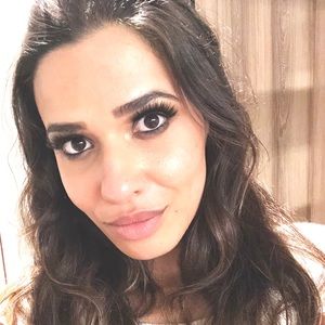 Meet your Posher, Larissa